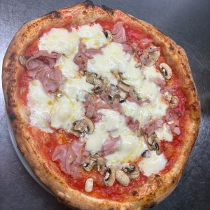 Pizza Prosciutto e Funghi
