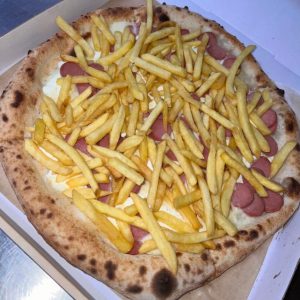 Pizza Würstel e Patatine